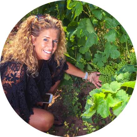 Nina exploring the vines in a Sardegnian Vineyard