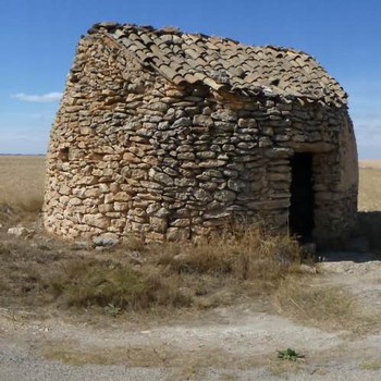 stone building at Cien y Pico