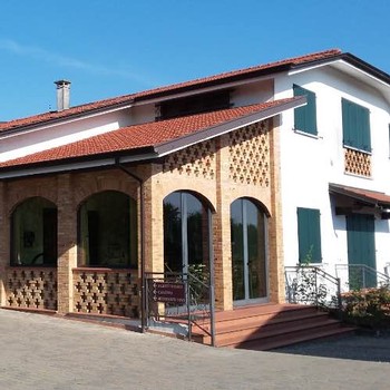 Exterior of La Tosa tasting room